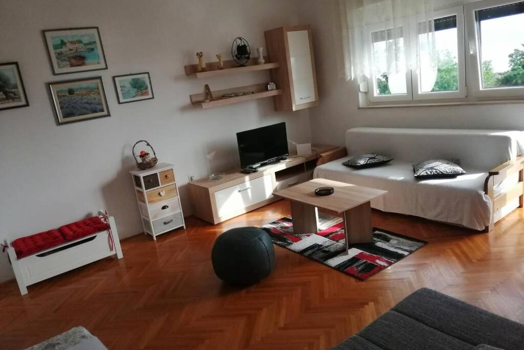 Spacious 2-Room Apartment With Beautiful Sea View Crikvenica Ngoại thất bức ảnh