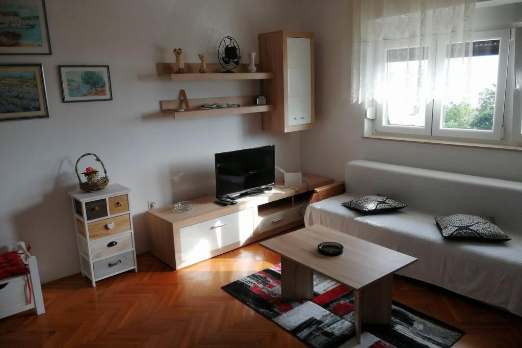 Spacious 2-Room Apartment With Beautiful Sea View Crikvenica Ngoại thất bức ảnh