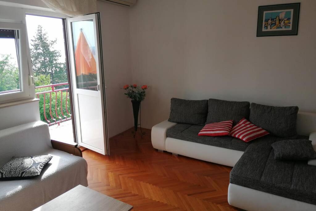 Spacious 2-Room Apartment With Beautiful Sea View Crikvenica Ngoại thất bức ảnh